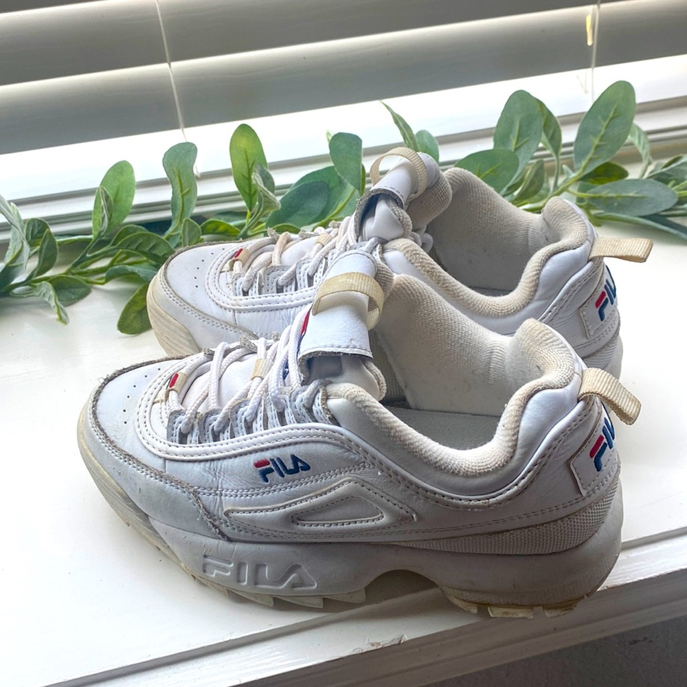 Size 6 white Filas Disruptor II